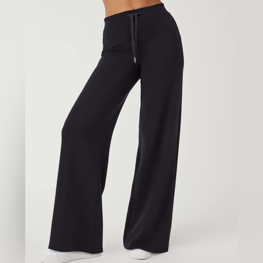 Spanx AirEssentials Wide Leg Pant in Very Black